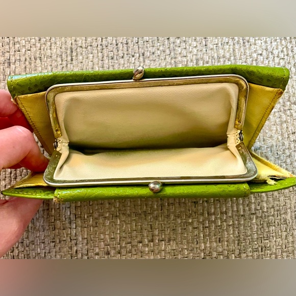 VINTAGE :1960s Princess Gardner Green Leather Kiss Clasp Long Wallet - Picture 4 of 7